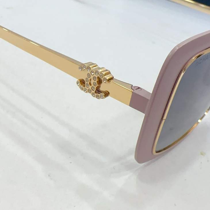 Picture of Chanel Sunglasses _SKUfw76771369fw